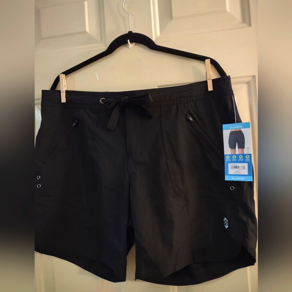 NWTS WOMAN'S FREE COUNTRY BLACK SHORTS